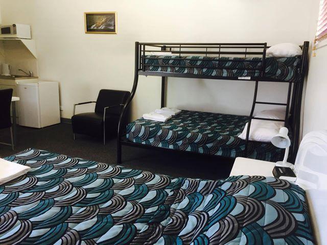 Springsure Overlander Motel Экстерьер фото